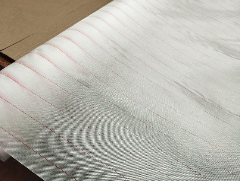 Фото Жертвенная ткань PEEL PLY PN6 85 г/м&sup2; ширина 1800 мм для вакуумной инфузии и ламинации красная нить