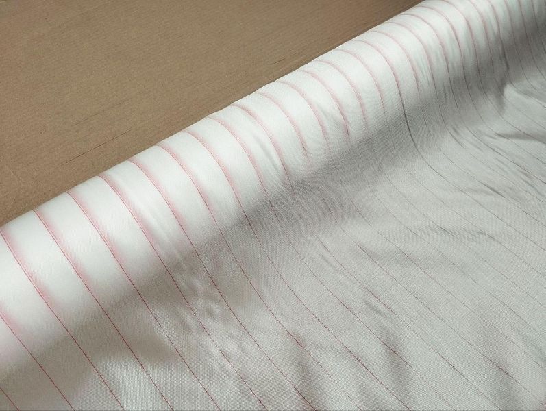 Фото Жертвенная ткань PEEL PLY PN6 85 г/м&sup2; ширина 1800 мм для вакуумной инфузии и ламинации красная нить